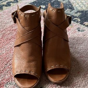 Frye Saddle Brown Leather Peep-Toe Sandals